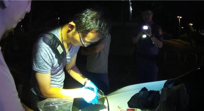 台中市28歲林姓男子日前因欠費3.5萬元且逾期還車，被租車公司業務找到，林男竟拔腿狂奔，跑不過還報警謊稱「被毆打」，不但被警方拆穿謊言還查出毒品與吸食器具。（民眾提供／潘虹恩台中傳真）