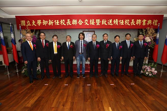 113学年度启动，教育部于今（1）日举行国立大学卸任、新任校长联合交接典礼，共5位新任校长上任、3位续任及5位卸任。(教育部提供)