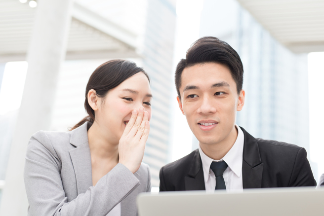 鬼月遇上指背星，猴、狗、兔、龍、鼠5生肖易招無妄之災，遭人背後議論。（示意圖：shutterstock／達志）