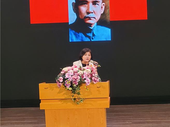 雲林縣府今舉行國中小校長交接，雲林縣長致詞兼宣傳雲林縣府政績，一口氣講了20分鐘。（周麗蘭攝）