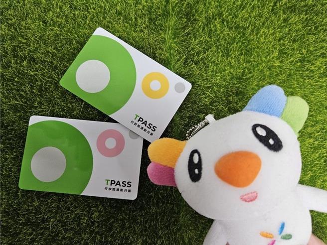 「TPASS行政院通勤月票」去年7月1日上線，悠遊卡公司與16縣市合作發行共20款不同區域的定期票，至今年7月底共售出近660萬張定期票，平均每月銷售50萬張以上。（悠遊卡公司提供／劉彥宜台北傳真）
