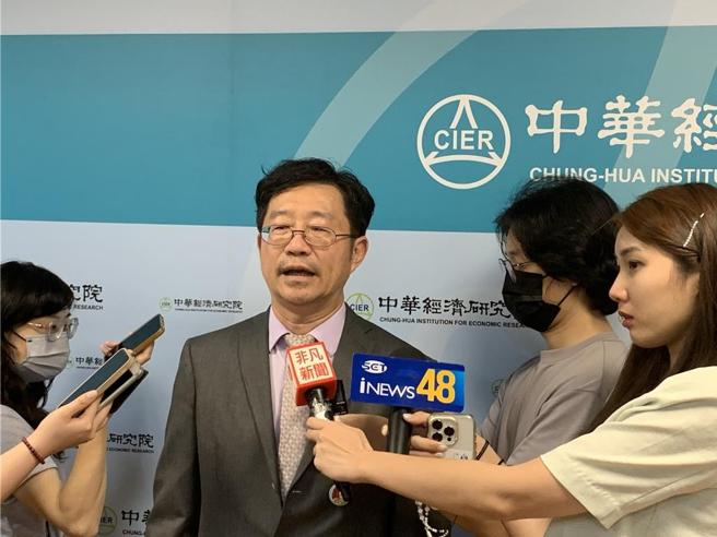 中經院新任院長連賢明1日發布 7月台灣採購經理人指數PMI、NMI。圖／陳碧芬