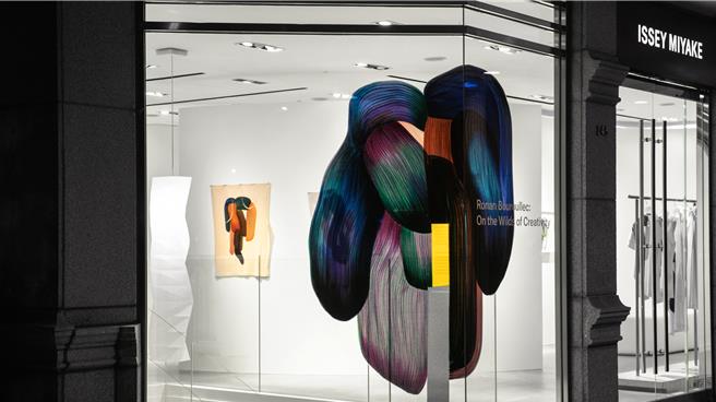 店舖外觀即可見到Ronan的藝術作品。（君梵提供／黃唯淯台北傳真）