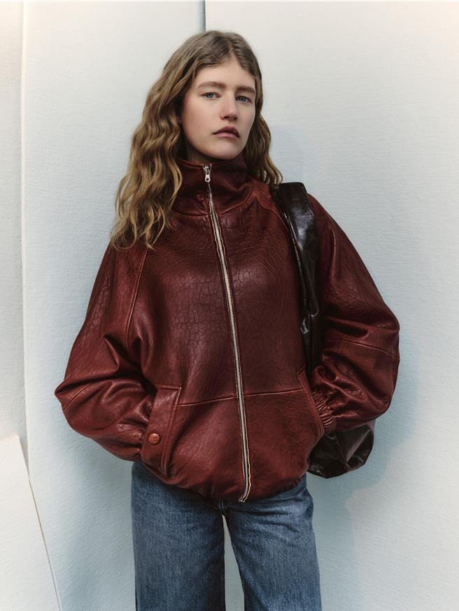 厚重、作旧皮革成为本季Sandro女装的重点之一。（Sandro提供／黄唯淯台北提供）