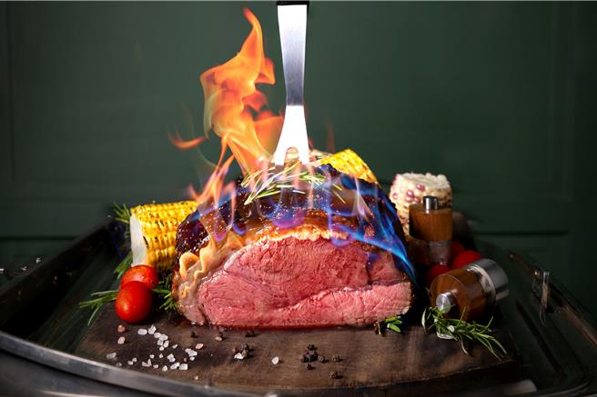 Lobby Lounge「美式火烤 豪吃之夜」，本檔主推美式田納西威士忌風味牛排吃到飽，假日不加價，每人1450元加1成。(台北萬豪酒店提供)