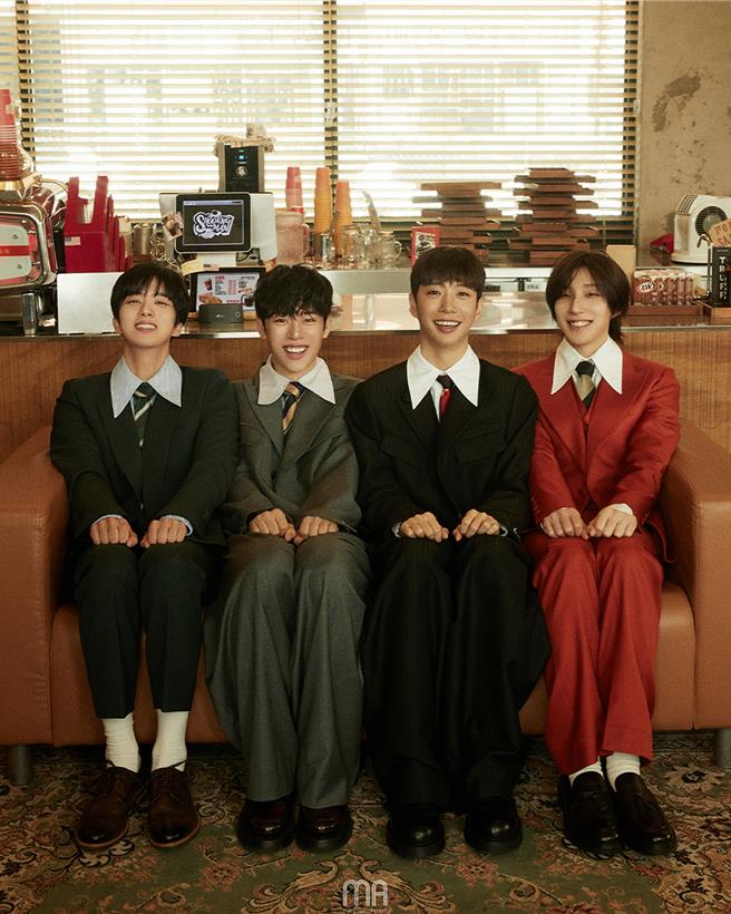 劉永才（左起）、鄭大賢、方容國與文鐘業暌違6年來台開唱。（SHOW Office提供）