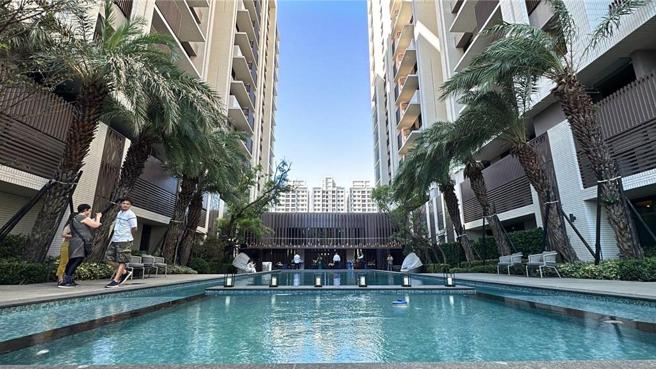 中央泳池飯店宅「聯悦馥」華麗落成，公設豐富度更勝市區高價大樓社區，成屋實景如同高級渡假飯店。圖／曾麗芳