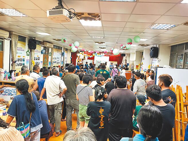 花莲秀林乡和平村克尼布部落7月31日召开部落会议，族人出席相当踊跃，以193票对1票，同意苏花安兴建。（苏花改工程处提供／王志伟花莲传真）