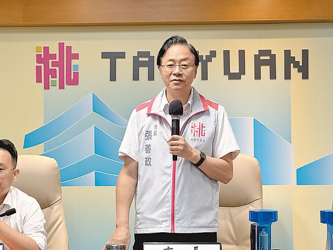 桃园市长张善政7月31日在市政会议宣布，桃市府将于8月成立都更专案办公室，并祭出3大专案计画加速旧城更新。（蔡依珍摄）