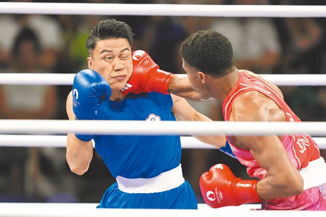 中華隊甘家葳（左）在巴黎奧運男子71公斤級不敵美國選手歐馬里瓊斯，止步16強。（中華奧會提供）
