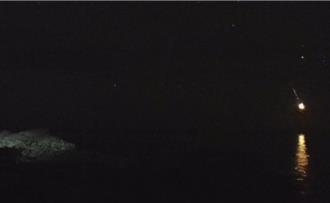 東海岸即時影像「不明火球」入鏡 網友驚：大陸火箭嗎