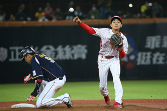 中職》味全龍曾傳昇打德州撲克遭賭博罪起訴  球團將嚴懲