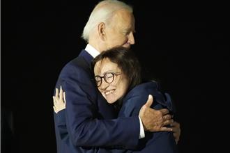 美俄換囚！拜登、賀錦麗機場親迎「敵對關係未解」