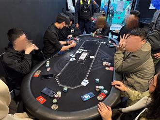 曾傳昇涉賭畫面曝！藏士林夜市德州撲克嗨玩  遭逮遮臉怕被認出