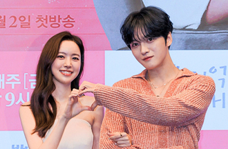 金在中時隔7年重返小螢幕 笑稱：讓爸媽能炫耀才拍戲