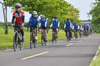 國際青少年環臺自行車活動 臺灣陪伴外籍學子共同環臺