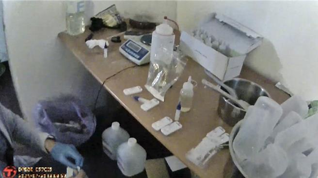 警方破獲以「 依托咪酯」及「異丙帕酯」製造毒煙油的製毒工廠。(翻攝照片／林郁平台北傳真）