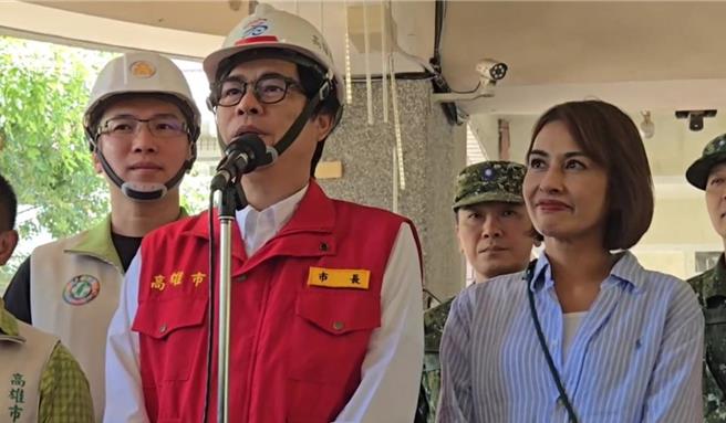 高雄市長陳其邁上午受訪表示，許智傑是他雄中同學，從小就是學霸，對於願意對故鄉奉獻的人均予鼓勵，希望他們能夠以君子之爭，來面對黨內初選。（林雅惠攝）