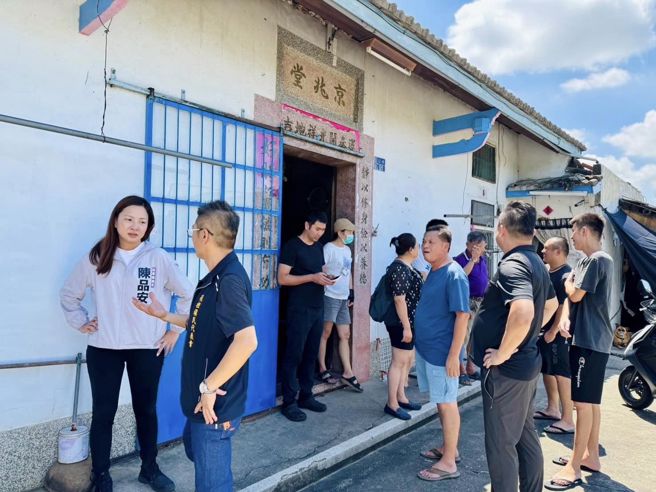 苗栗县苑里镇山柑里1日发生停电事故，復电后逾20户用户家中电器毁损，居民气炸。（图／翻摄自陈品安脸书）