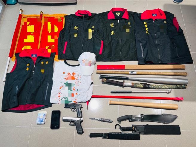 警方查扣相關證物。（翻攝照片／洪靖宜高雄傳真）