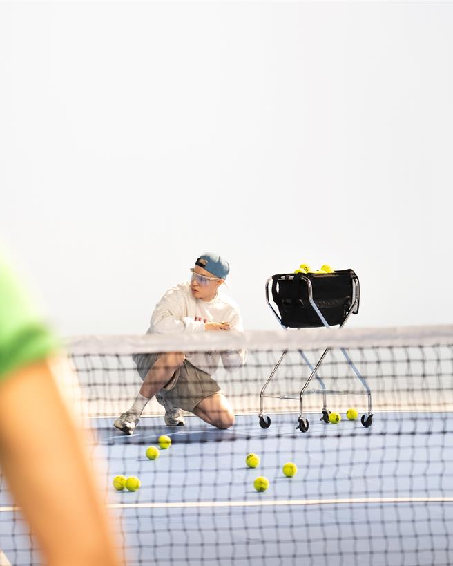 周汤豪日前拍摄〈为了你〉MV。（环球提供）