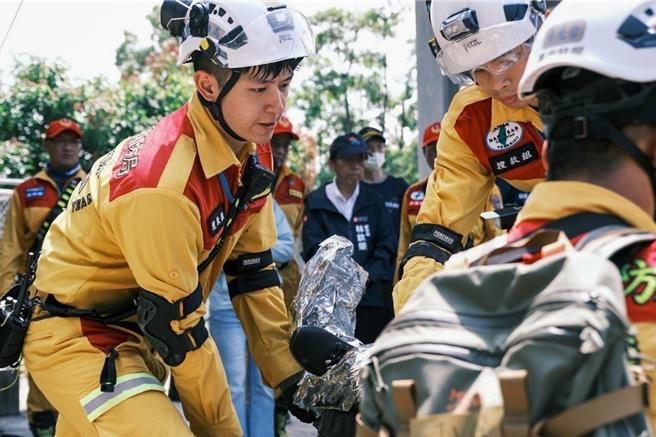 高雄市政府消防局於2日辦理特種搜救隊國際人道救援動員演練。（翻攝照片／洪靖宜高雄傳真）
