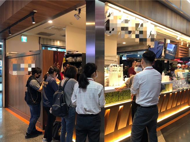 為維護市民夏季食用飲冰品的衛生安全，高雄市衛生局2023年上半年針對轄內手搖飲店、冰果店、咖啡店及餐廳等現場調製飲品及冰品進行抽驗。（高市衛生局提供／楊舒婷高雄傳真）