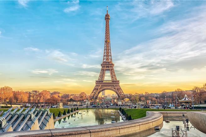 為慶祝父親節，雄獅旅遊推出限期的「尋找幸運8」活動，身分證字號內含數字8的旅客，有機會免費暢玩歐洲。(雄獅旅遊提供)