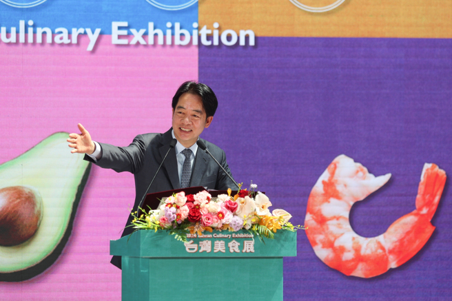 由台湾观光协会主办的「2024台湾美食展」，2日盛大开展，赖清德总统（见图）受邀参加开展典礼，也特别公开了他的美食口袋名单，原来是台南的「温体牛肉汤」。（邓博仁摄）