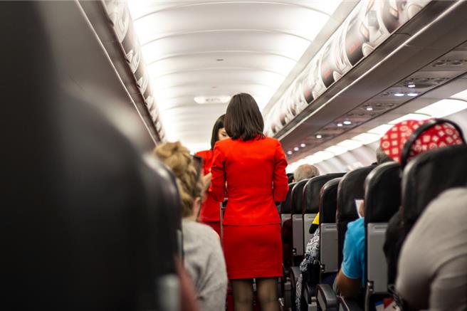 许多公司可能会发配制服给员工。（示意图：shutterstock／达志）