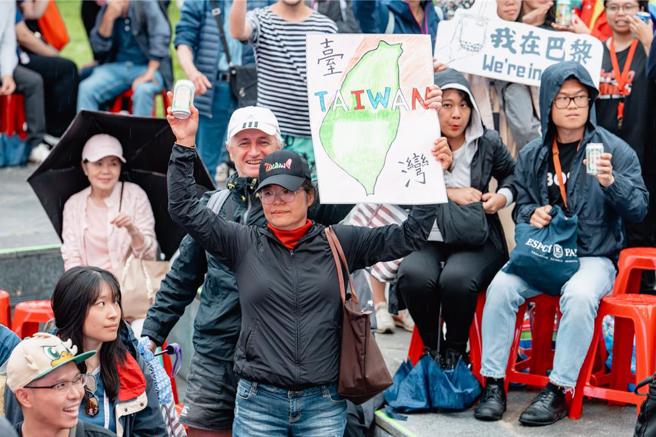 文化奧運台灣館在巴黎開幕，吸引非常多民眾參加。（文化部提供）