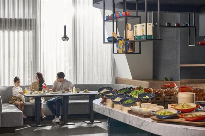 为庆祝父亲节，高雄洲际酒店的SEEDS大地义式餐厅，以及HAWKER南洋餐厅都推出新菜色。图／高雄洲际酒店提供