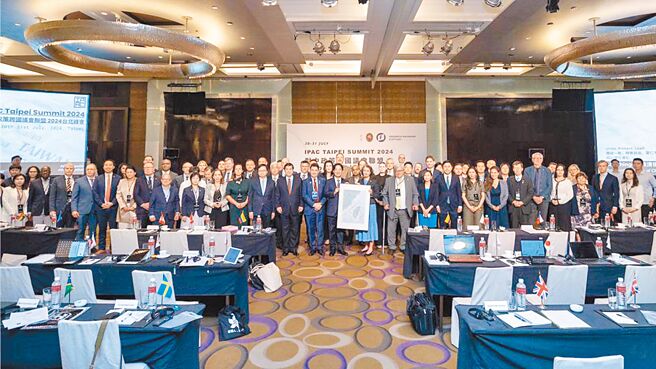 （图／取自总统府发言人脸书）