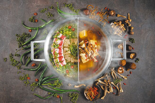 青花驕主推「驕香松露菌菇鍋」、「青麻椒肥牛鍋」，滿足不同味蕾喜好的爸爸們。（王品集團提供）