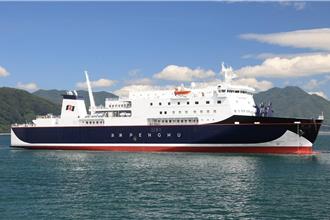 澎湖輪出港擦撞返航 航港局：人為疏失釀禍、將嚴查