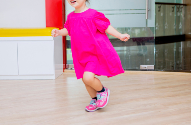 嘉义一名爸爸去幼儿园抱错小孩回家，吕秋远认为整起事件太不合理，担心可能是恐怖的社会案件。（图：shutterstock／达志）