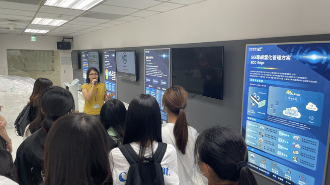 學生透過課程學習如何使用運用軟體或雲端平台進行數據分析，提升實際應用能力，期末專題結合政府教育相關開放資料進行研究，不僅提升學生的數據分析技巧，也促進對教育相關數據解釋能力。(照片/東海大學提供)