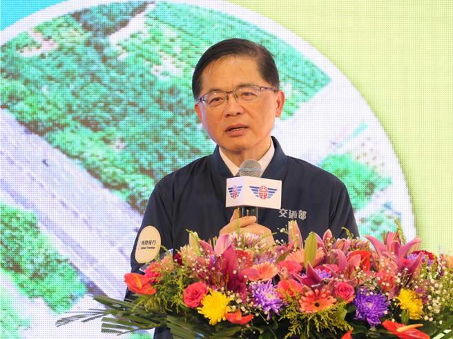 交通部長李孟諺（見圖）3日前往雲林縣參加「國道3號古坑側車道動土開工，表示氣象署有基層同仁疑似對廠商透露採購案訊息，目前檢調已進行約談，希望毋枉毋縱，盡快查明真相。（張朝欣攝）