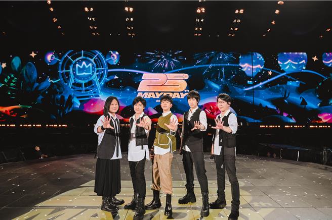 光良担任五月天太原站嘉宾。（相信音乐提供）