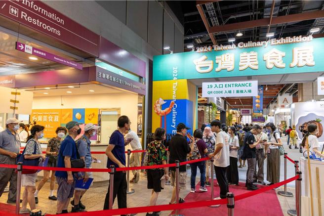 台湾美食展展期第2天人潮涌入。（台湾观光协会提供／蔡明亘台北传真）