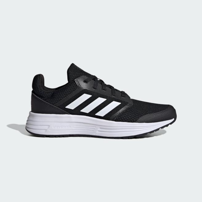 adidas Galaxy跑鞋 男女款（5款任選，原價2290元，8/8至8/11下殺44折，優惠價999元。（Yahoo奇摩購物中心提供）