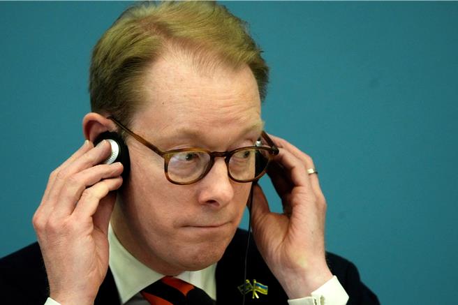 比尔史特龙称，瑞典外交部已要求其工作人员离开贝鲁特前往塞浦路斯。他还敦促在黎巴嫩的瑞典人，「以任何可能的方式」离开黎巴嫩。（路透社）