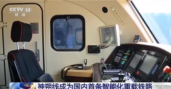 陆智慧重载铁路银昆高速黔江特大桥三大交通项目创新猷。（大陆央视）