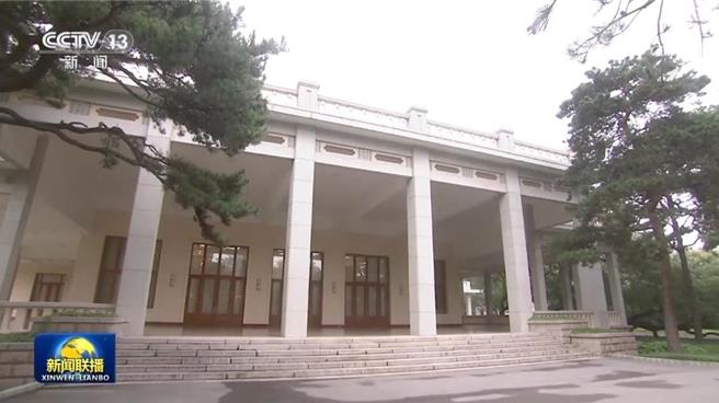 蔡奇循例看望慰問北戴河暑期休假專家。（大陸央視）