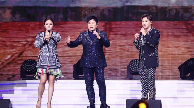 歐漢聲、胡瓜、賴慧如3、4日擔任「2024 真愛秀‧藍寶石大歌廳」主持人，默契十足。（高雄流行音樂中心提供）