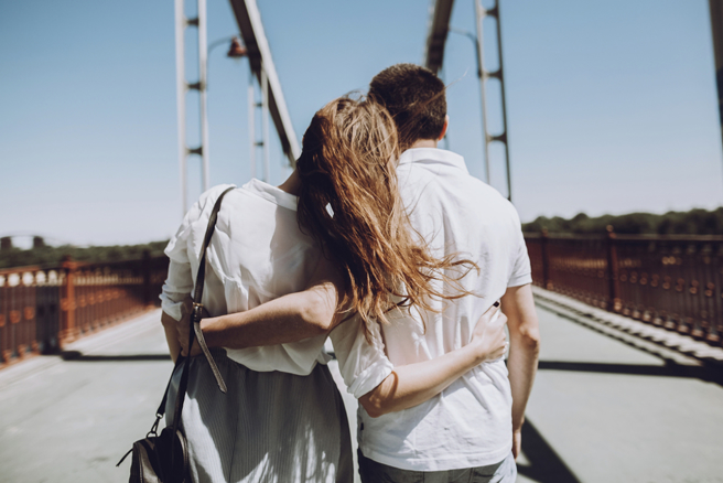 新北市小玲（化名）控告其丈夫阿偉（化名）和住在樓上的鄰居小茹（化名）侵害配偶權，要求賠償精神損害60萬元。（示意圖：shutterstock／達志）