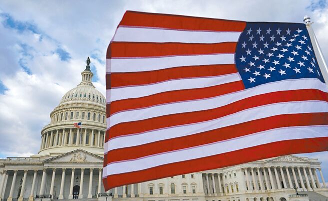 《美台快速双重税收减免法案》1日在参议院表决包裹法案过程中，因赞成票不足而卡关。（路透）