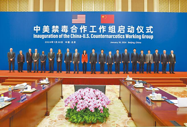 中美禁毒合作工作組當地時間7月31日在美國華府舉行首次高級別官員會議。圖為2024年1月，大陸公安部長王小洪會見美國禁毒聯合代表團。（新華社）