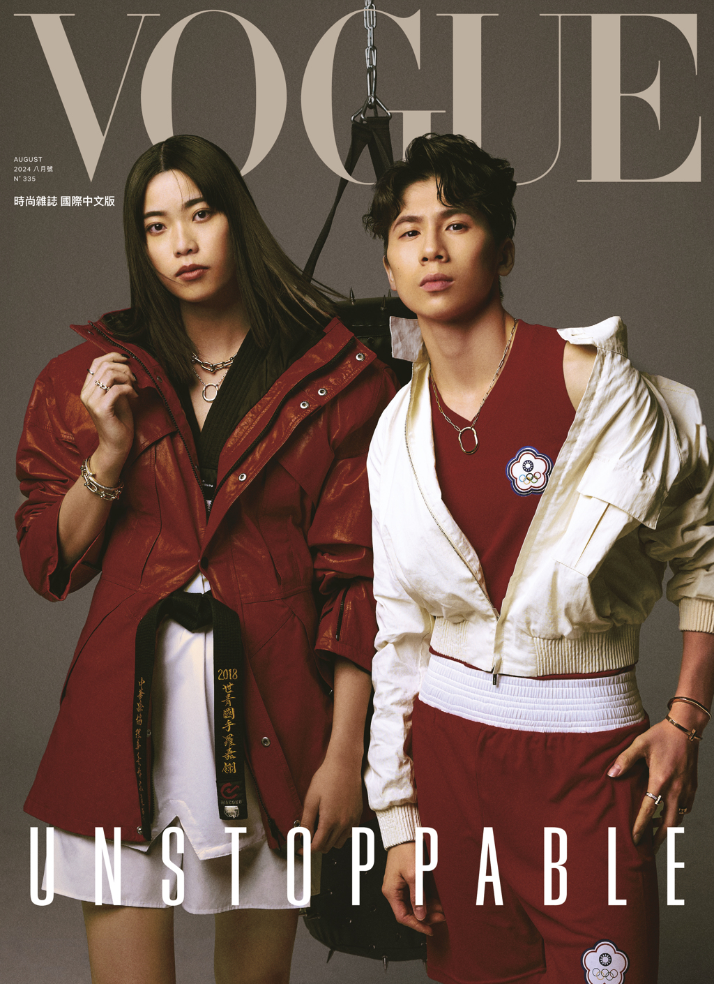 林郁婷（右）與羅嘉翎一同拍攝VOGUE TAIWAN八月號封面。（圖／VOGUE雜誌提供）
