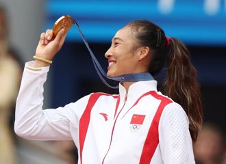 巴黎奧運》亞洲第一人 大陸女將鄭欽文勇奪女網單打金牌